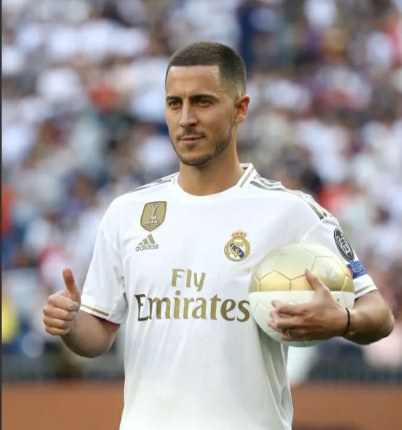 皇马险胜那不勒斯,阿扎尔乌龙送礼德甲 皇马险胜那不勒斯,阿扎尔乌龙送礼德甲