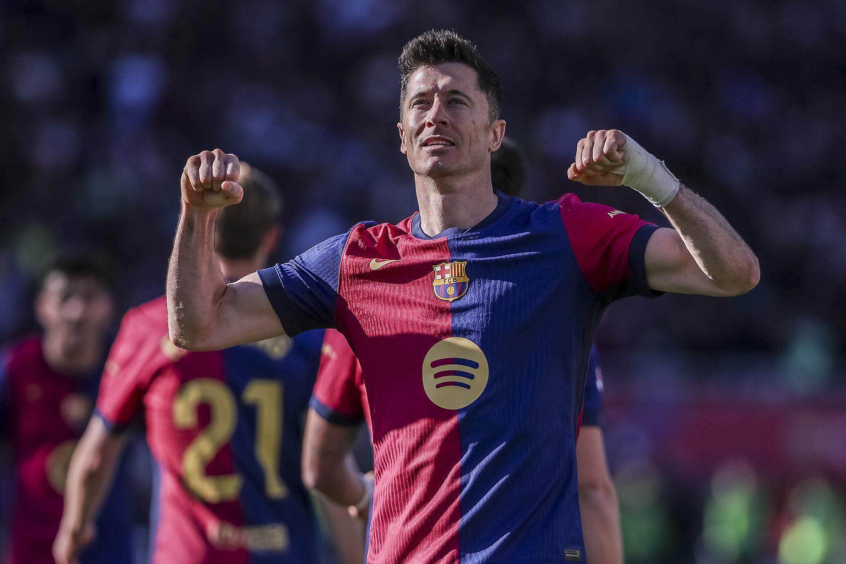 本菲卡险胜巴萨，莱万补时绝平西甲