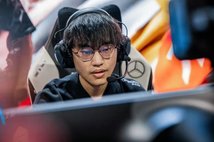 包含EDG横扫G2，Zeus团战一打五入围赛3:2（北京）的词条