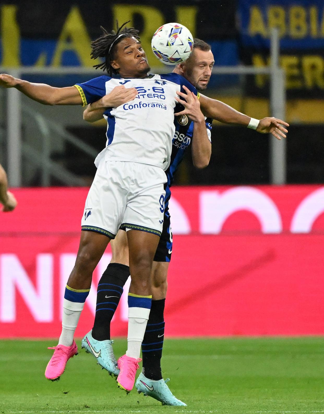 威尼斯取胜诺瓦罗，AC米兰假日获球列国际杯的简单介绍